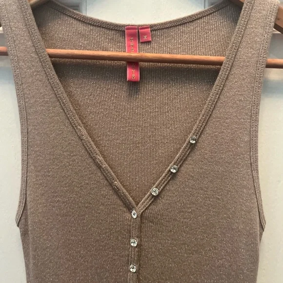PRE-OWNED CHARLOTTE WOMEN'S TAN METALLIC TANK TOP- MEDIUM - Picture 3 of 5